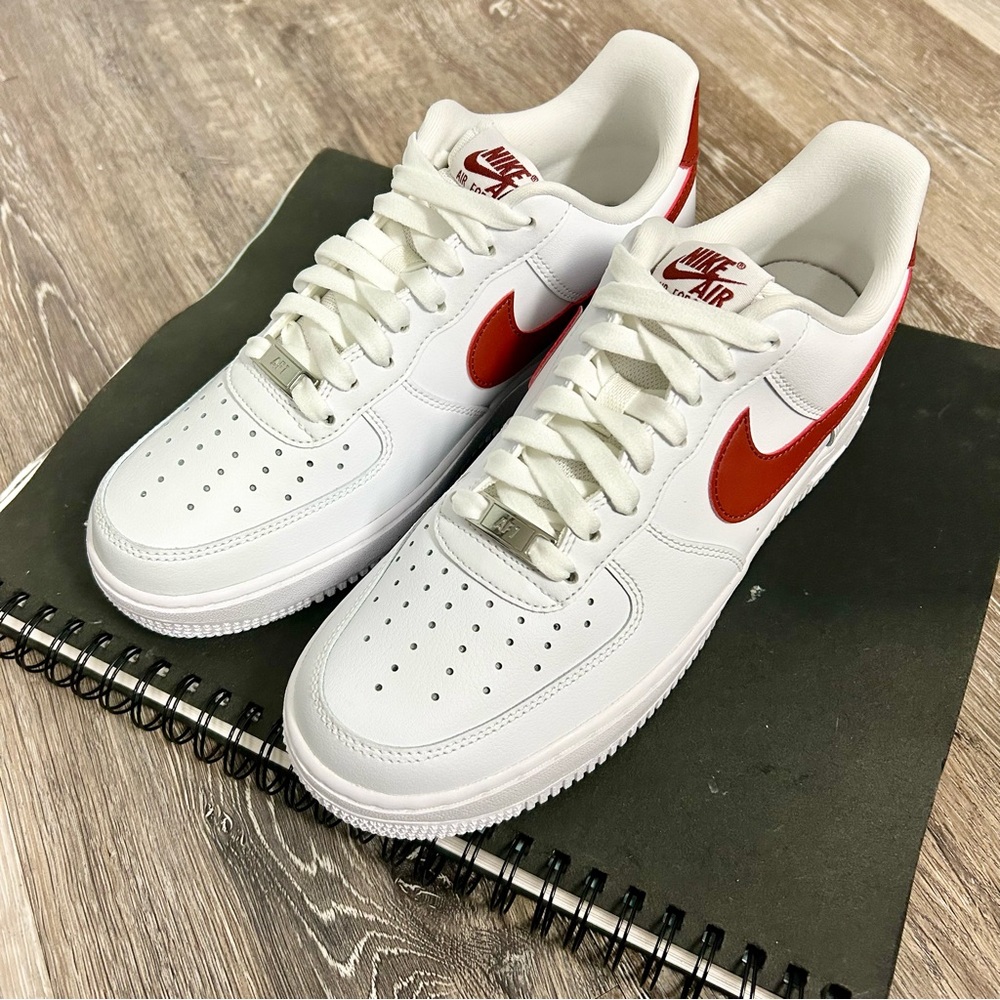NIKE AF1 🏀 ‘07 Air Force One in White/Rugged Orange [Size 9]